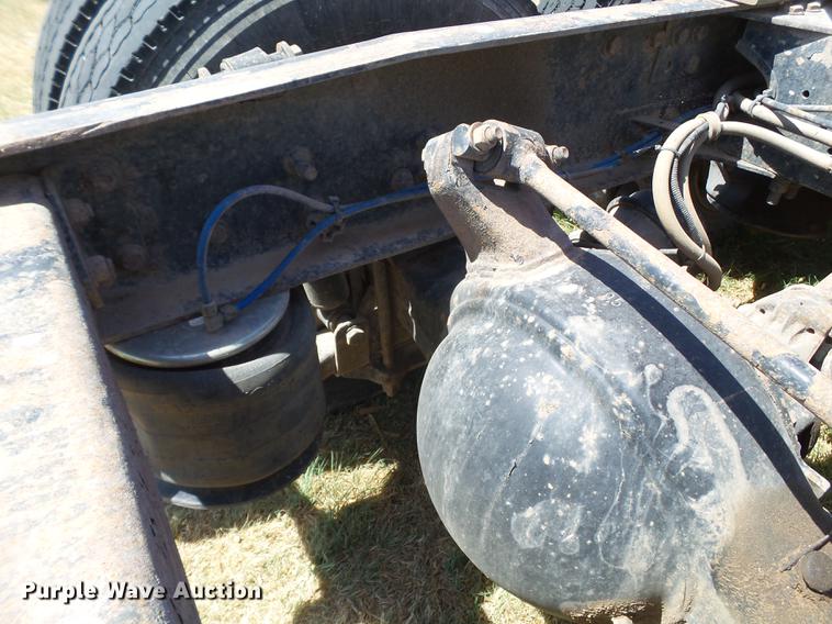 image for item EN9580 2003 Freightliner Century Class semi truck