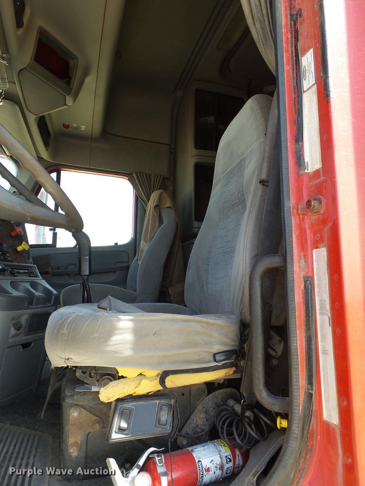 image for item EN9580 2003 Freightliner Century Class semi truck