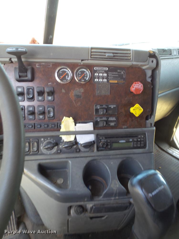 image for item EN9580 2003 Freightliner Century Class semi truck