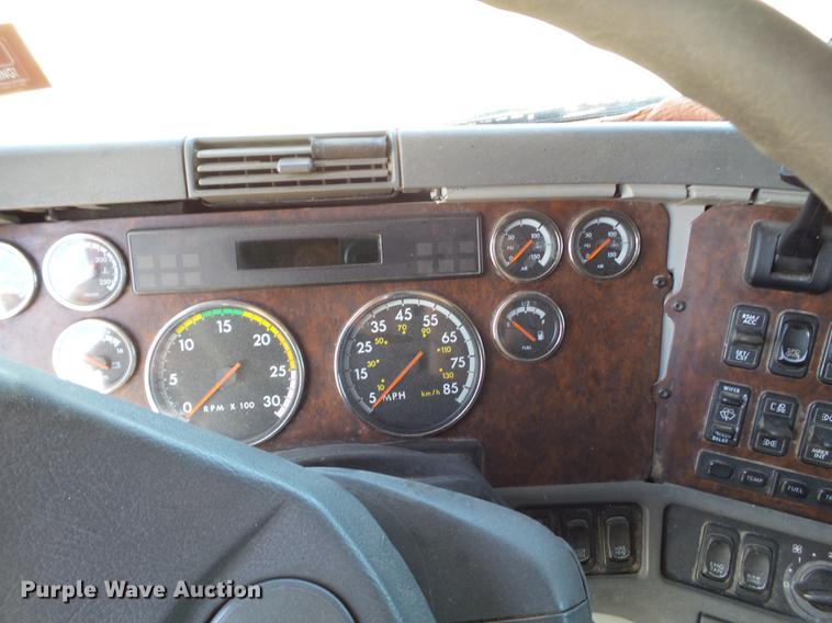 image for item EN9580 2003 Freightliner Century Class semi truck