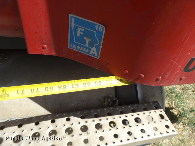 image for item EN9580 2003 Freightliner Century Class semi truck