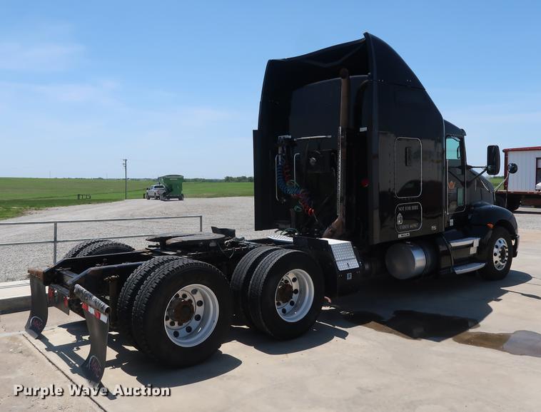 image for item EP9346 2010 Kenworth T660 semi truck