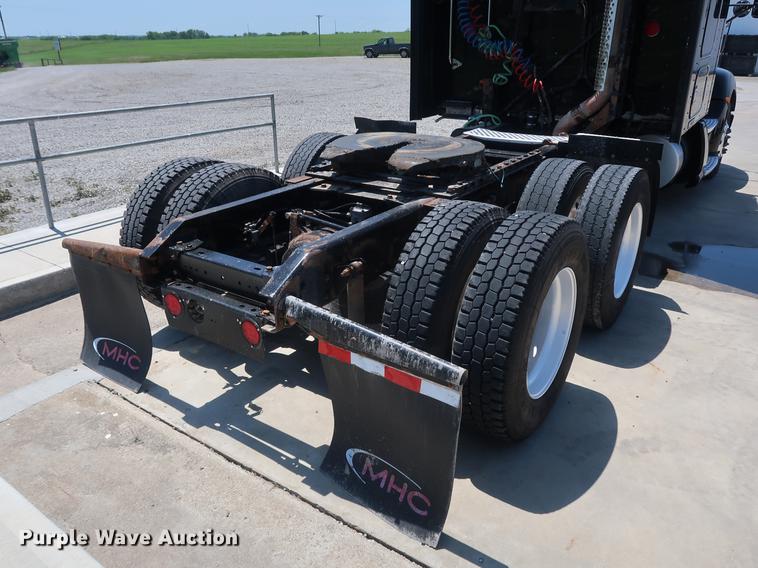 image for item EP9346 2010 Kenworth T660 semi truck