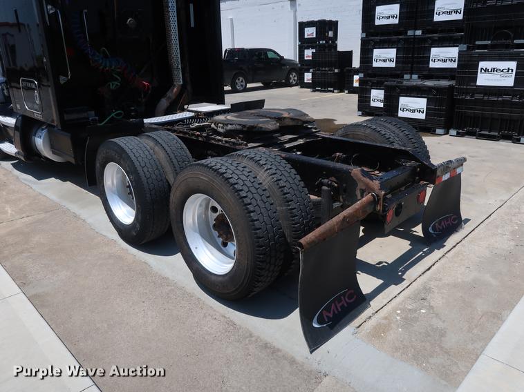 image for item EP9346 2010 Kenworth T660 semi truck