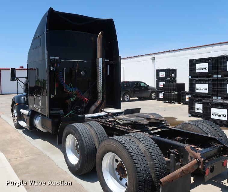 image for item EP9346 2010 Kenworth T660 semi truck