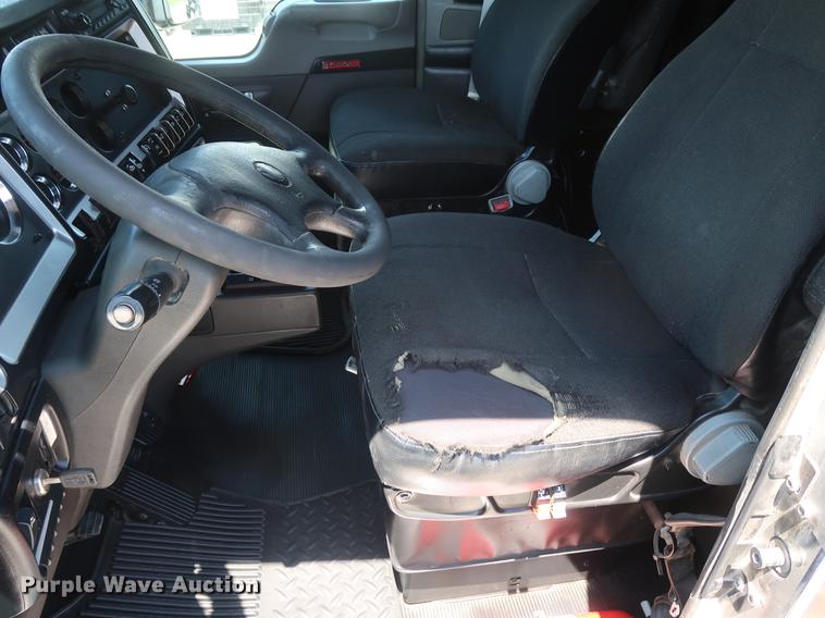 image for item EP9346 2010 Kenworth T660 semi truck