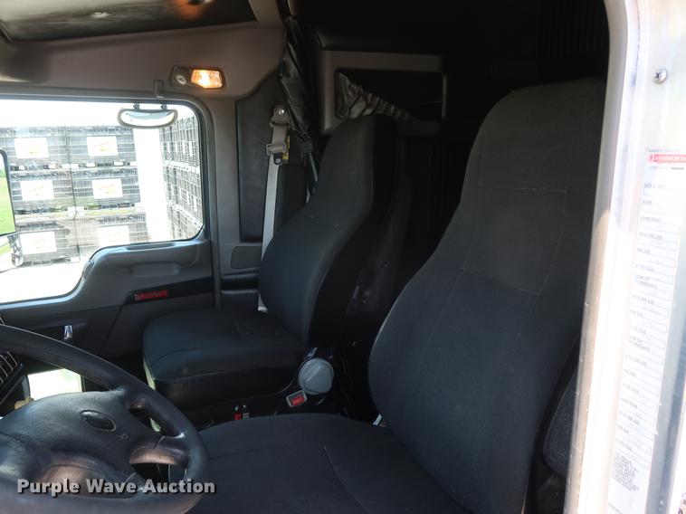 image for item EP9346 2010 Kenworth T660 semi truck