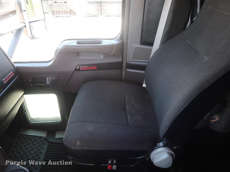 image for item EP9346 2010 Kenworth T660 semi truck