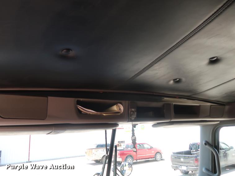 image for item EP9346 2010 Kenworth T660 semi truck