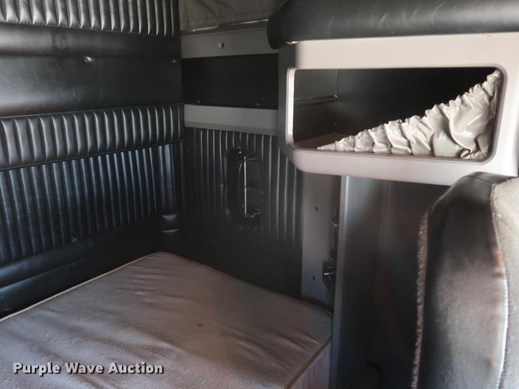 image for item EP9346 2010 Kenworth T660 semi truck