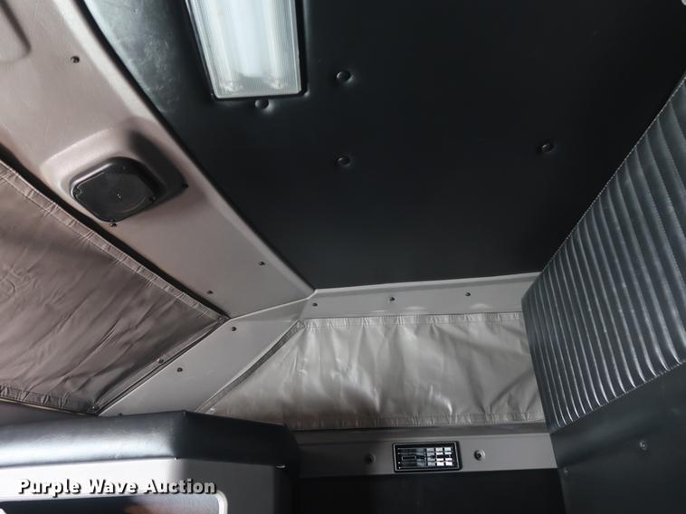 image for item EP9346 2010 Kenworth T660 semi truck