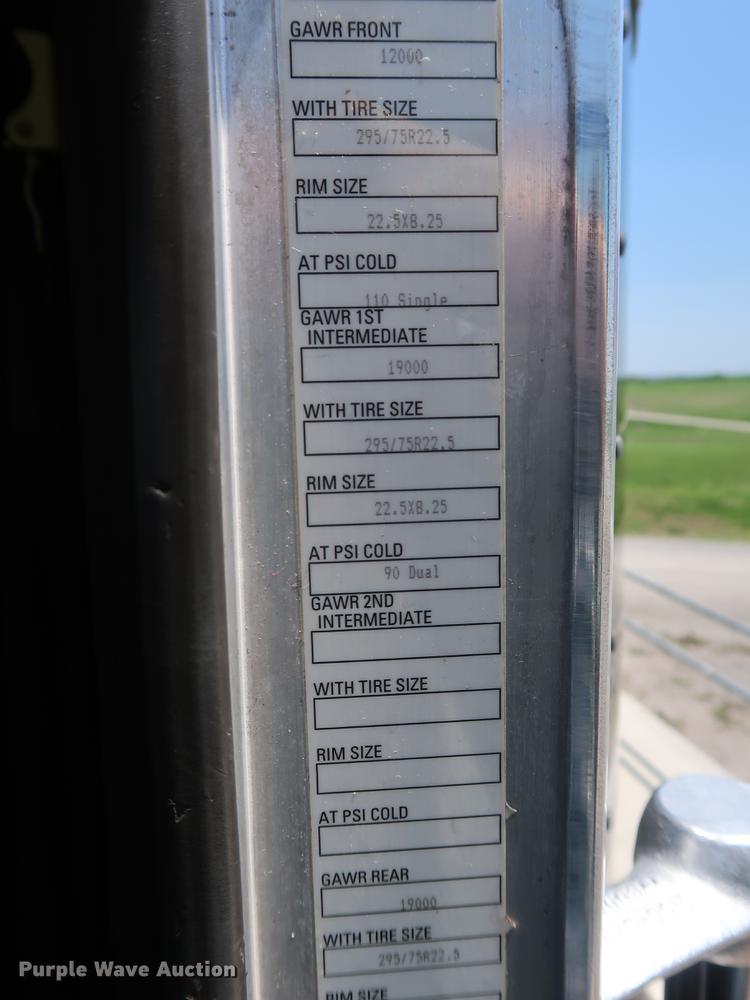 image for item EP9346 2010 Kenworth T660 semi truck