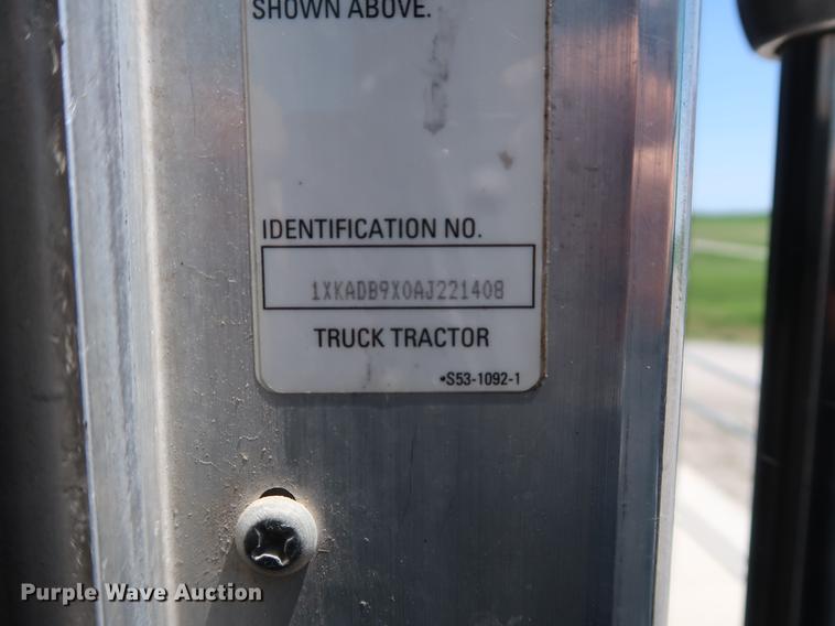 image for item EP9346 2010 Kenworth T660 semi truck