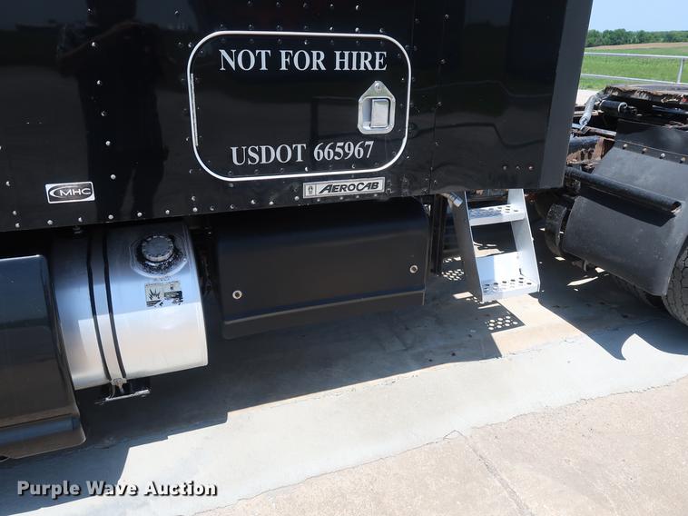 image for item EP9346 2010 Kenworth T660 semi truck