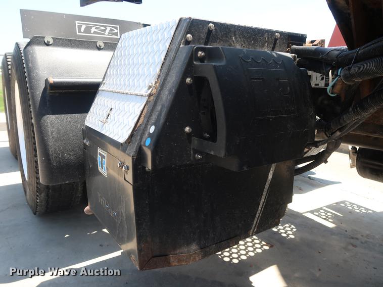 image for item EP9346 2010 Kenworth T660 semi truck