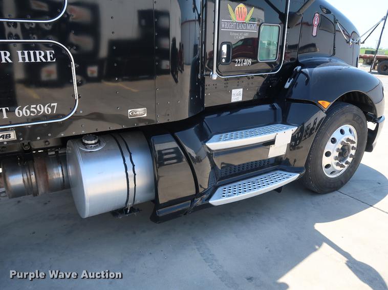 image for item EP9346 2010 Kenworth T660 semi truck