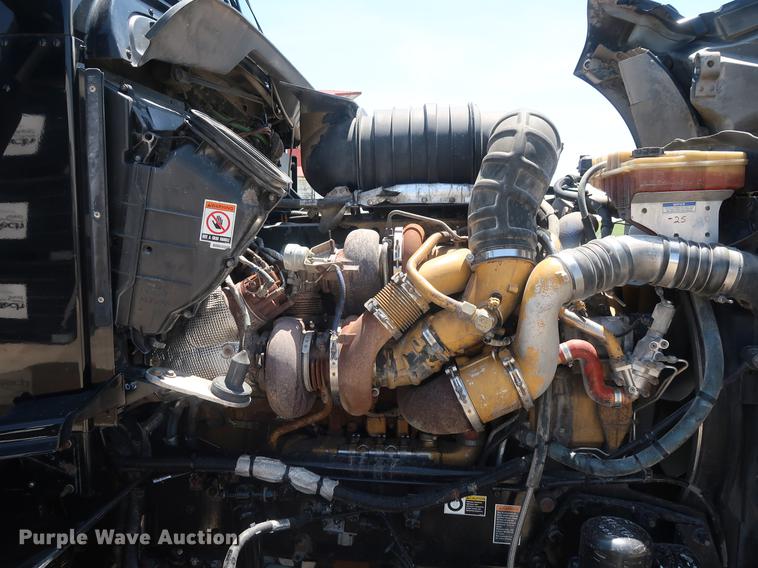 image for item EP9346 2010 Kenworth T660 semi truck