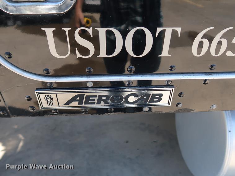 image for item EP9346 2010 Kenworth T660 semi truck