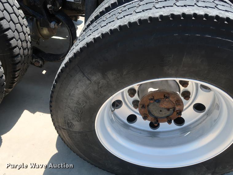 image for item EP9346 2010 Kenworth T660 semi truck