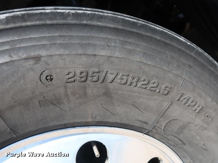 image for item EP9346 2010 Kenworth T660 semi truck