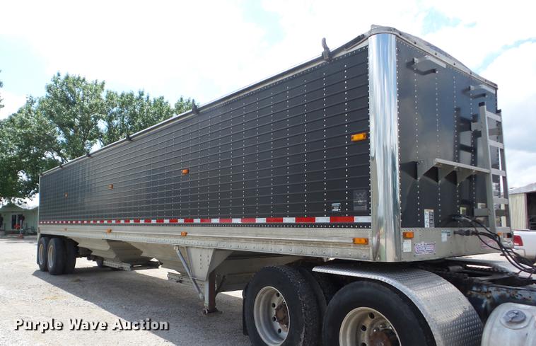 image for item J8506 1999 Wilson DWH-400B Pace Setter double hopper bottom grain trailer