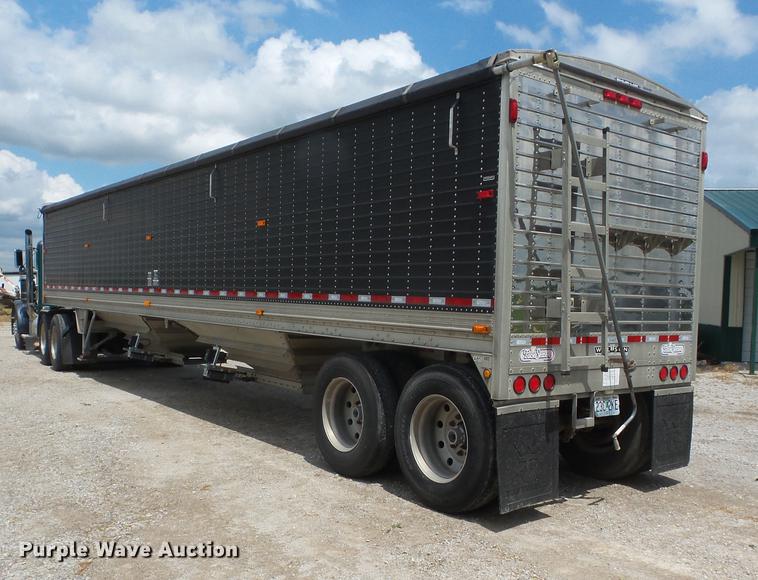 image for item J8506 1999 Wilson DWH-400B Pace Setter double hopper bottom grain trailer