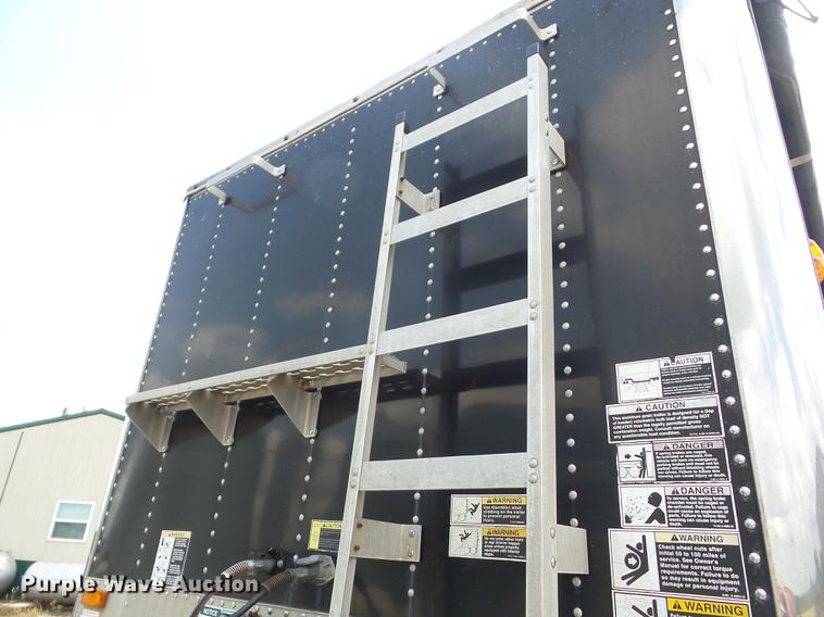 image for item J8506 1999 Wilson DWH-400B Pace Setter double hopper bottom grain trailer