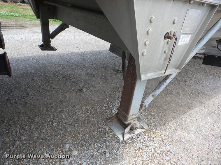 image for item J8506 1999 Wilson DWH-400B Pace Setter double hopper bottom grain trailer