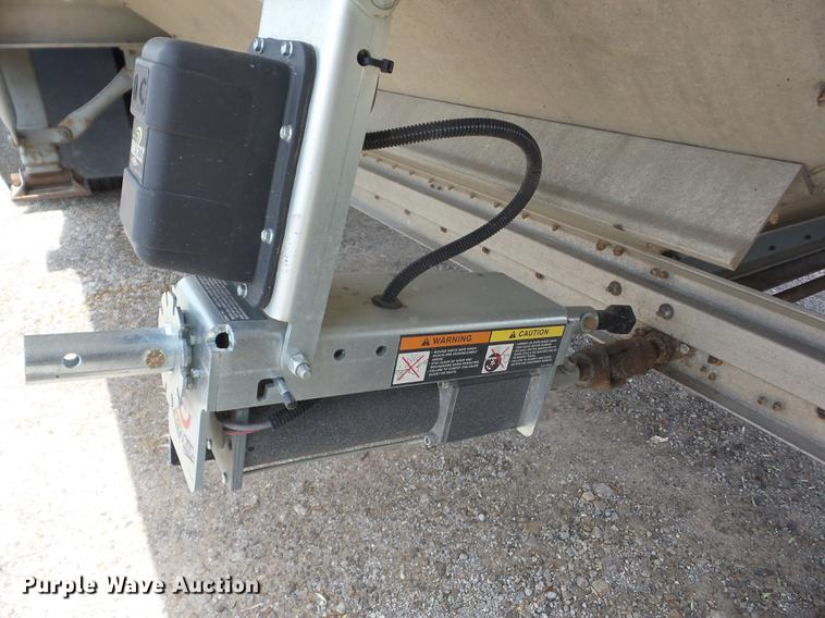 image for item J8506 1999 Wilson DWH-400B Pace Setter double hopper bottom grain trailer