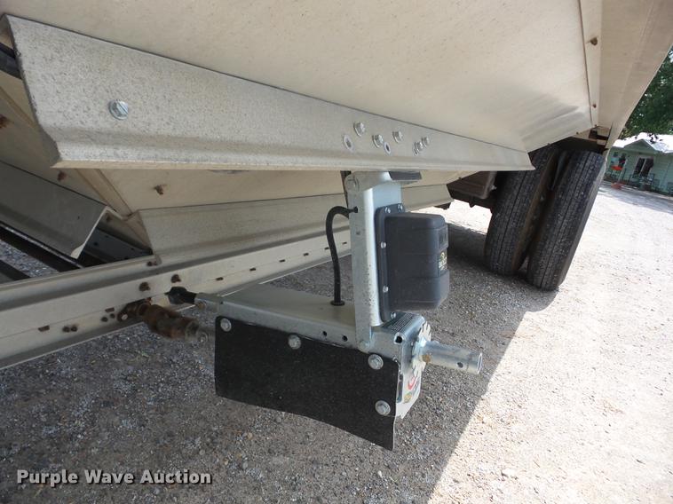 image for item J8506 1999 Wilson DWH-400B Pace Setter double hopper bottom grain trailer