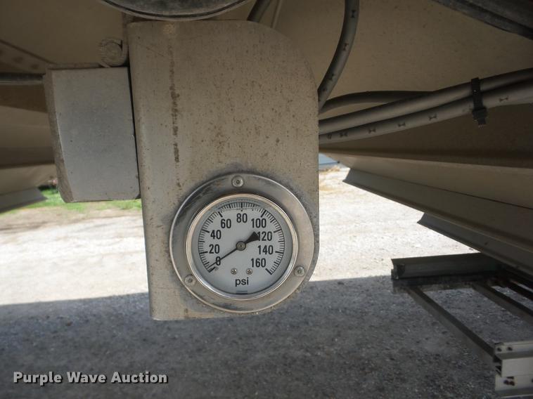 image for item J8506 1999 Wilson DWH-400B Pace Setter double hopper bottom grain trailer