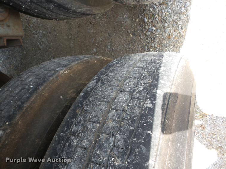 image for item J8506 1999 Wilson DWH-400B Pace Setter double hopper bottom grain trailer