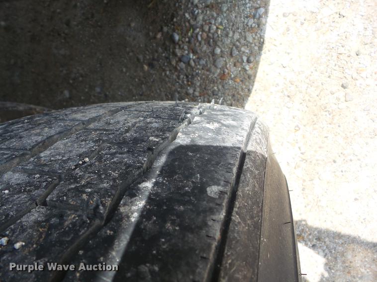 image for item J8506 1999 Wilson DWH-400B Pace Setter double hopper bottom grain trailer