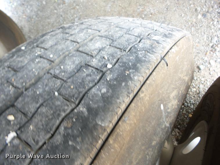 image for item J8506 1999 Wilson DWH-400B Pace Setter double hopper bottom grain trailer