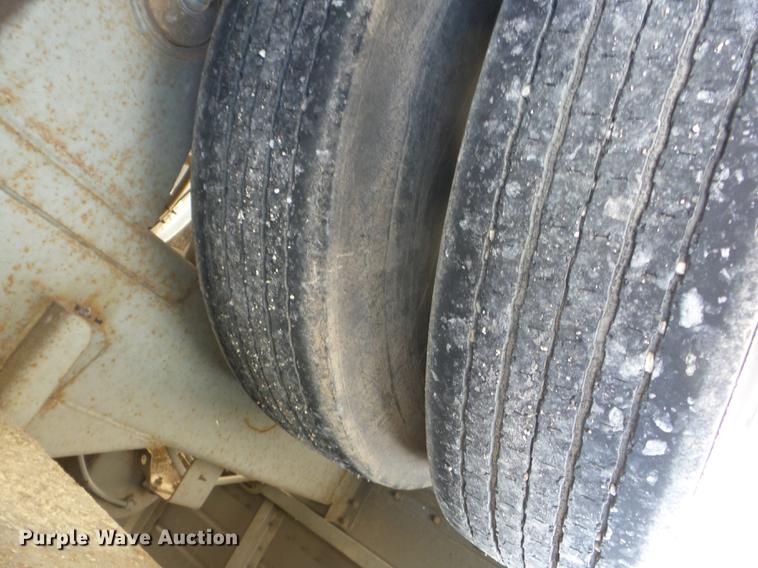 image for item J8506 1999 Wilson DWH-400B Pace Setter double hopper bottom grain trailer