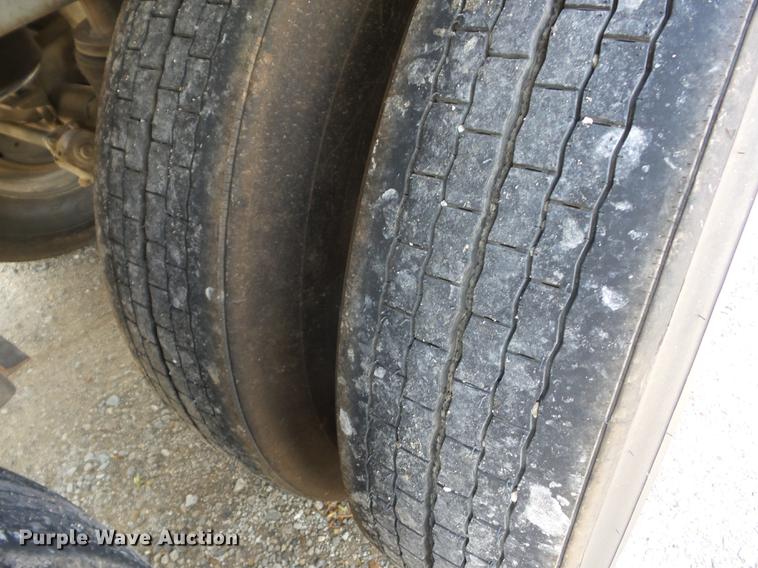 image for item J8506 1999 Wilson DWH-400B Pace Setter double hopper bottom grain trailer