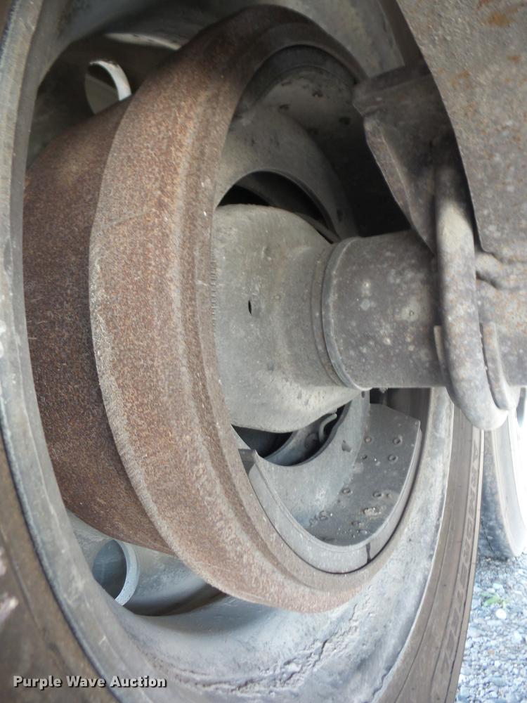 image for item J8506 1999 Wilson DWH-400B Pace Setter double hopper bottom grain trailer