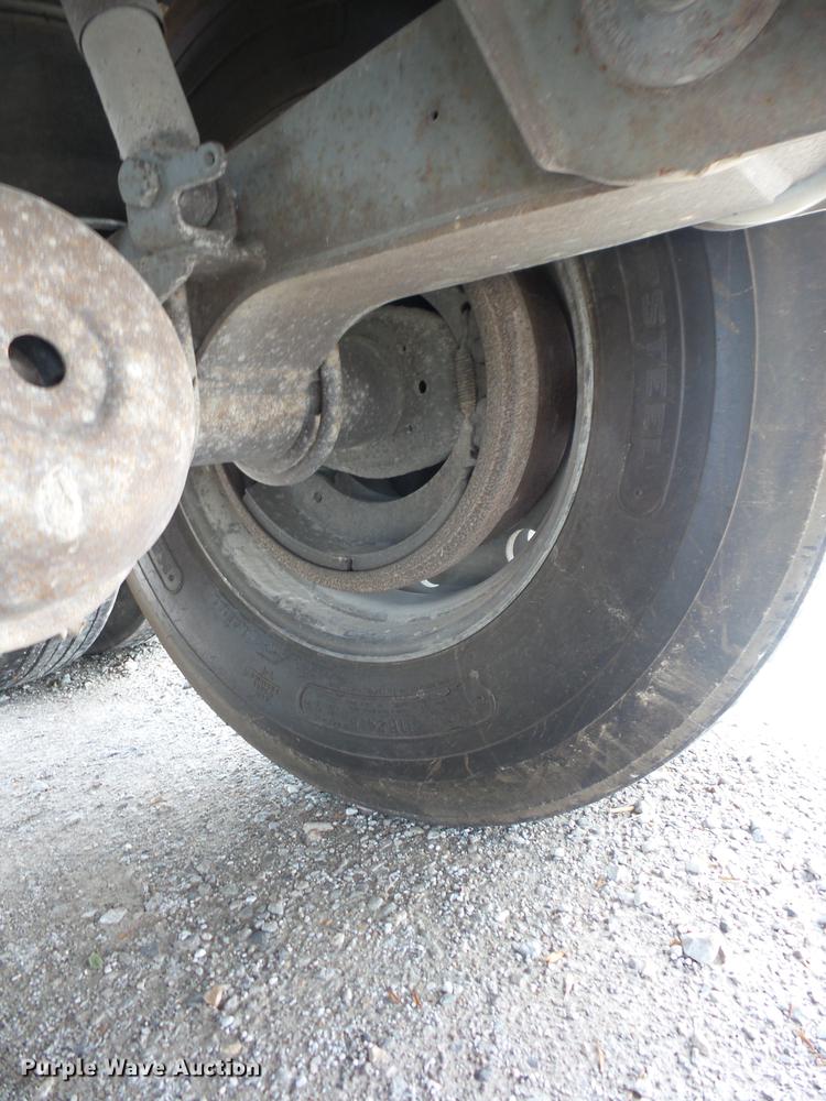 image for item J8506 1999 Wilson DWH-400B Pace Setter double hopper bottom grain trailer