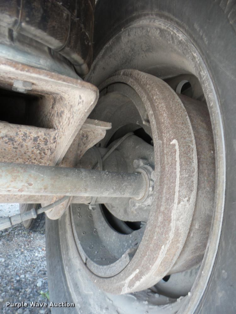 image for item J8506 1999 Wilson DWH-400B Pace Setter double hopper bottom grain trailer