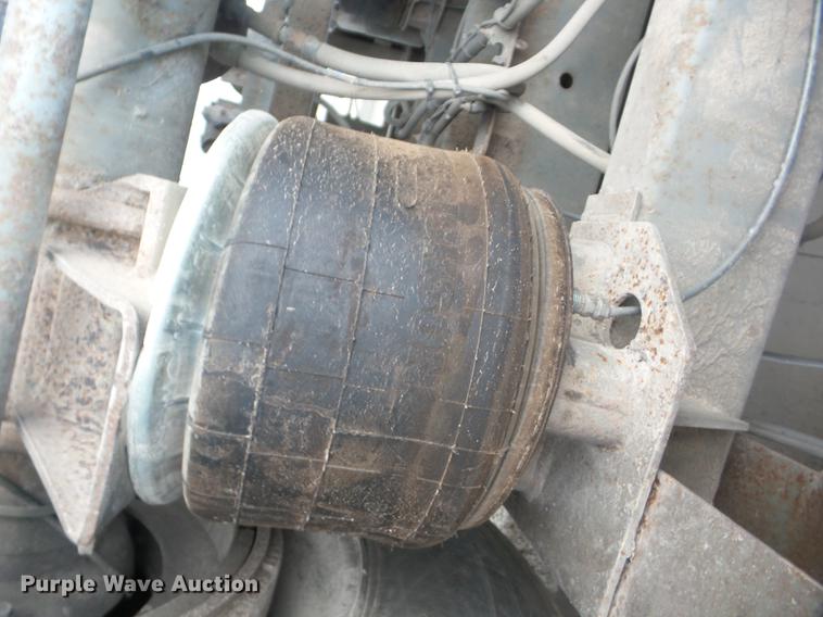 image for item J8506 1999 Wilson DWH-400B Pace Setter double hopper bottom grain trailer