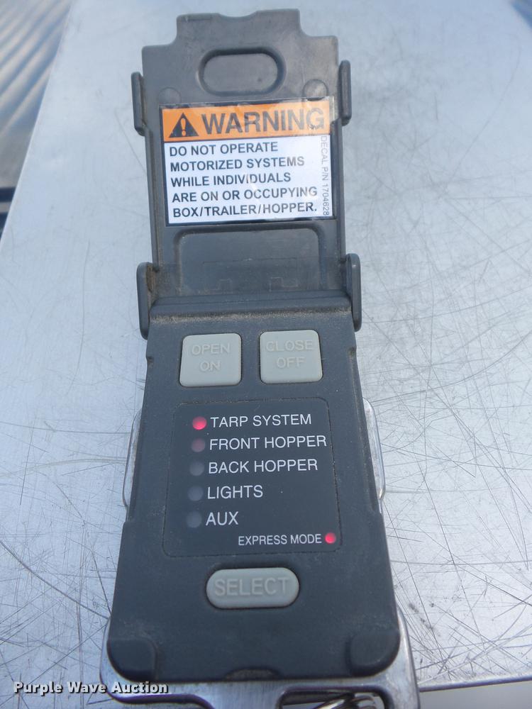 image for item J8506 1999 Wilson DWH-400B Pace Setter double hopper bottom grain trailer