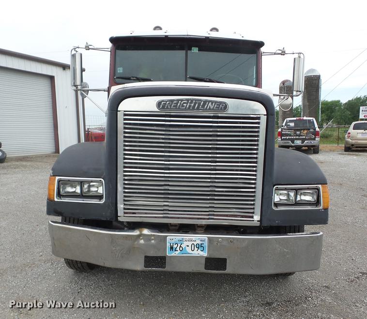 image for item J8512 1994 Freightliner FLD120 tow truck