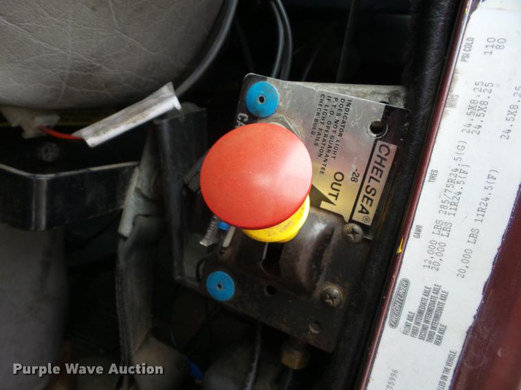 image for item J8512 1994 Freightliner FLD120 tow truck