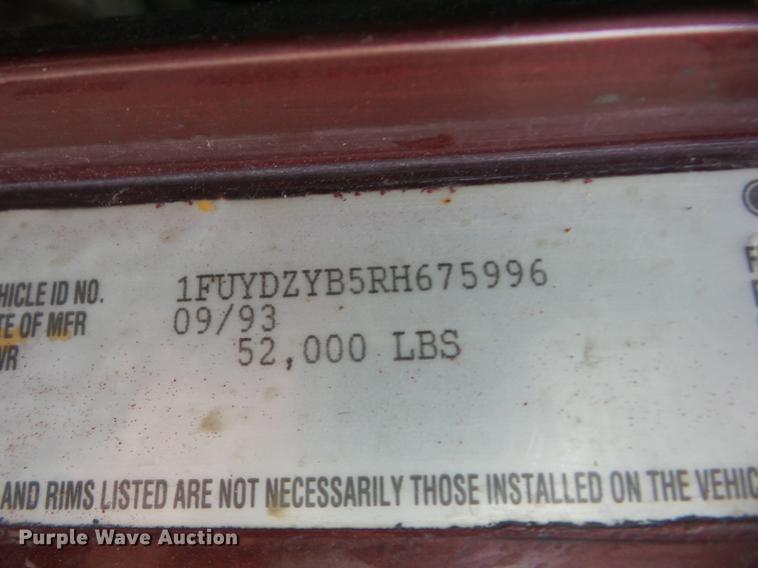 image for item J8512 1994 Freightliner FLD120 tow truck