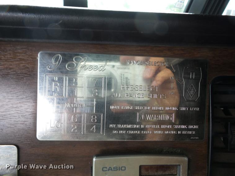 image for item J8512 1994 Freightliner FLD120 tow truck