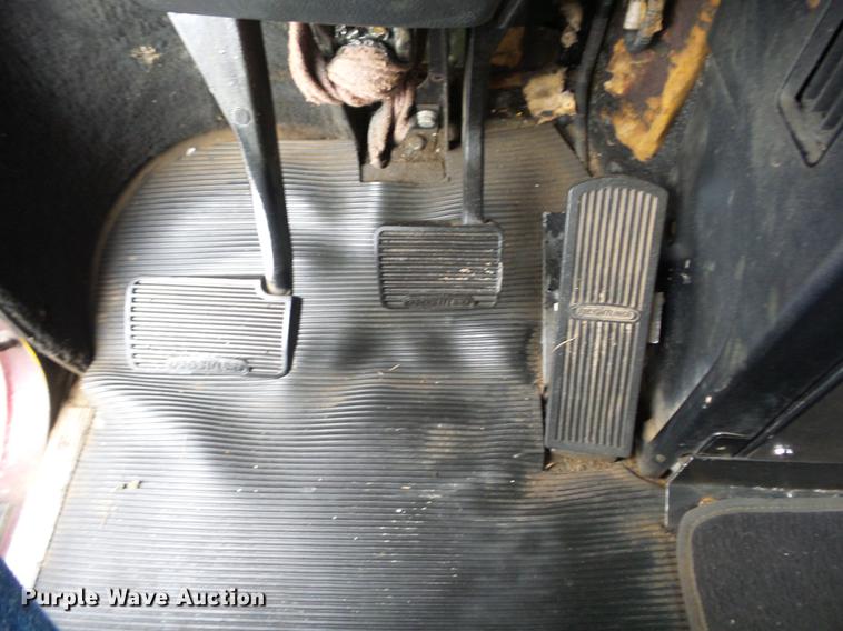 image for item J8512 1994 Freightliner FLD120 tow truck