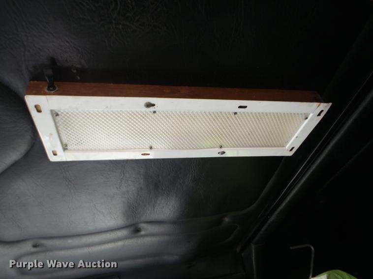 image for item J8512 1994 Freightliner FLD120 tow truck