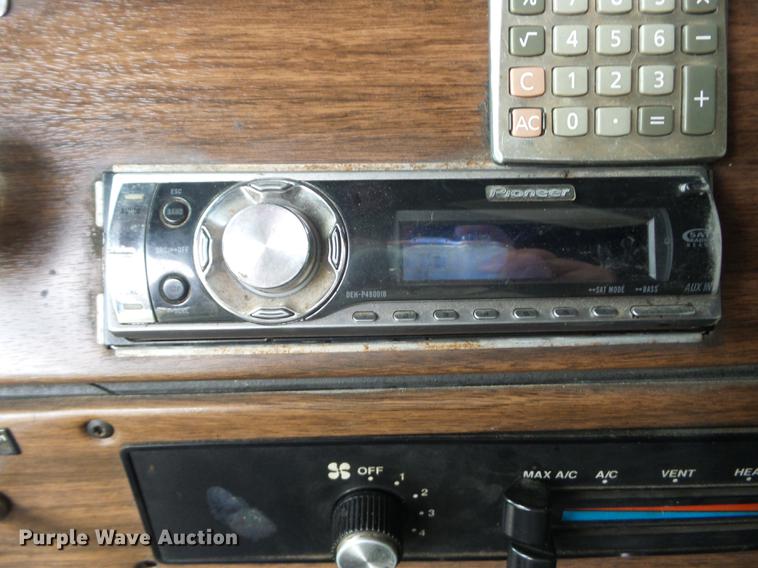 image for item J8512 1994 Freightliner FLD120 tow truck