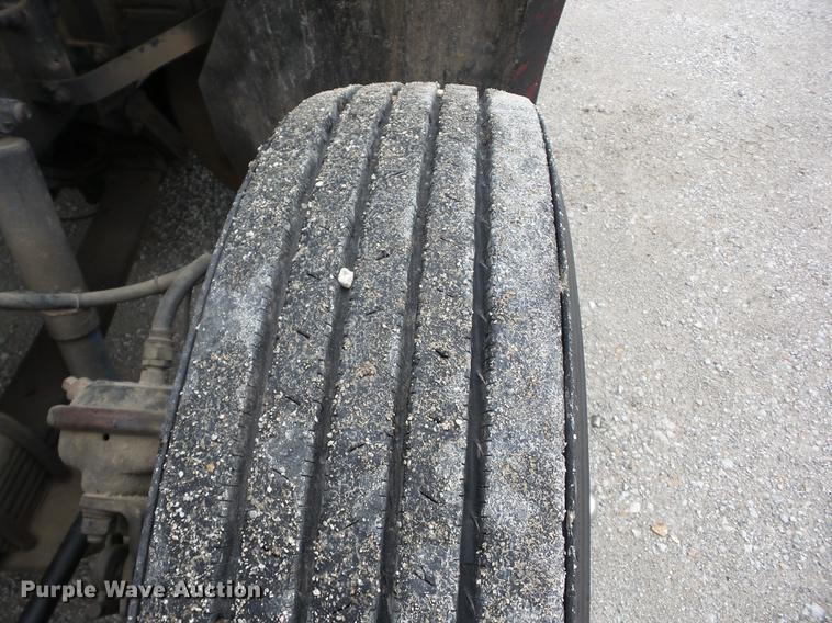 image for item J8512 1994 Freightliner FLD120 tow truck