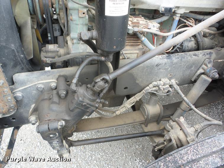 image for item J8512 1994 Freightliner FLD120 tow truck